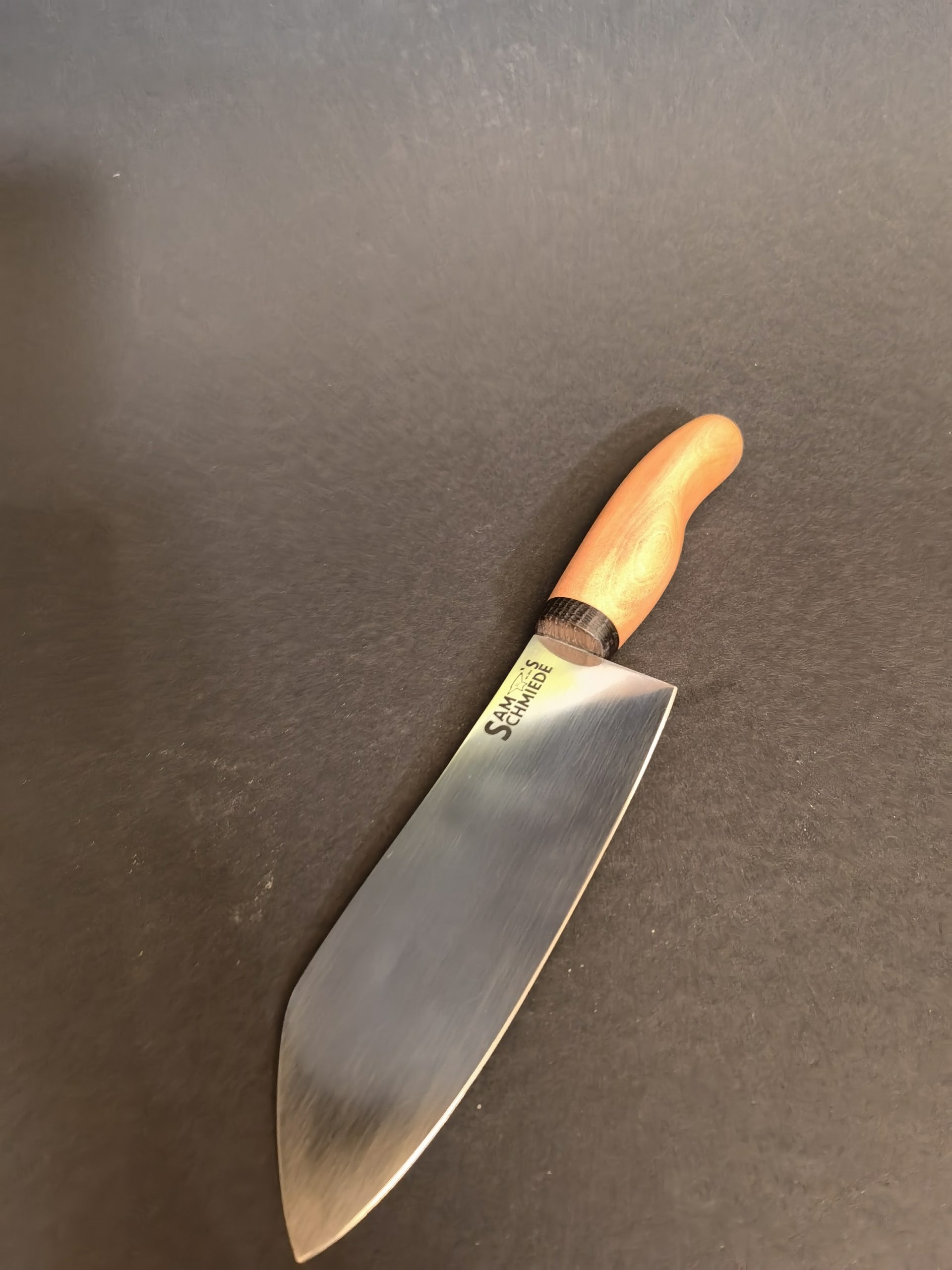Santoku mit Kirschholzgriff Santoku mit Kirschholzgriff