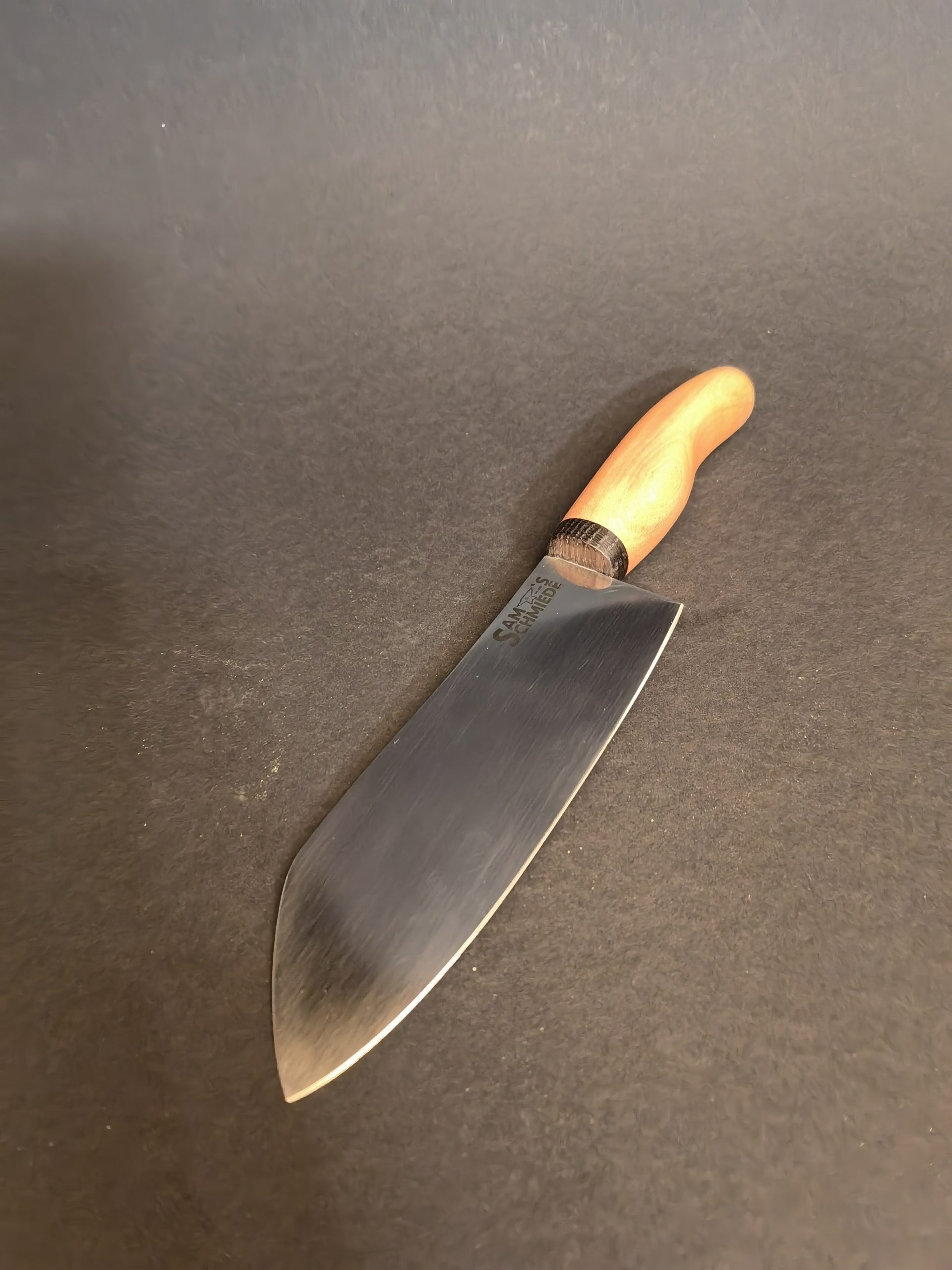 Santoku mit Kirschholzgriff Santoku mit Kirschholzgriff