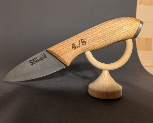 Outdoor-Messer mit Eschenholzgriff